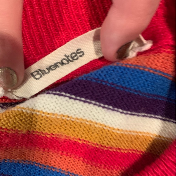 I’m selling a rainbow coloured Long sleeve from blue notes in size small - Picture 3 of 6